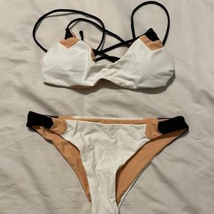 NWT - SHEIN - Beige, White, and Black Bikini - Brand new - Small